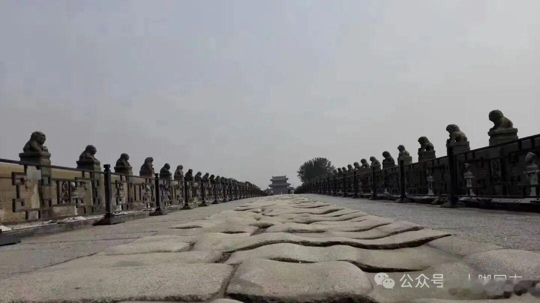 每年的7月7日，都要问一句：数不清的卢沟桥狮子，形态各异，代表了千千万万炎黄子孙