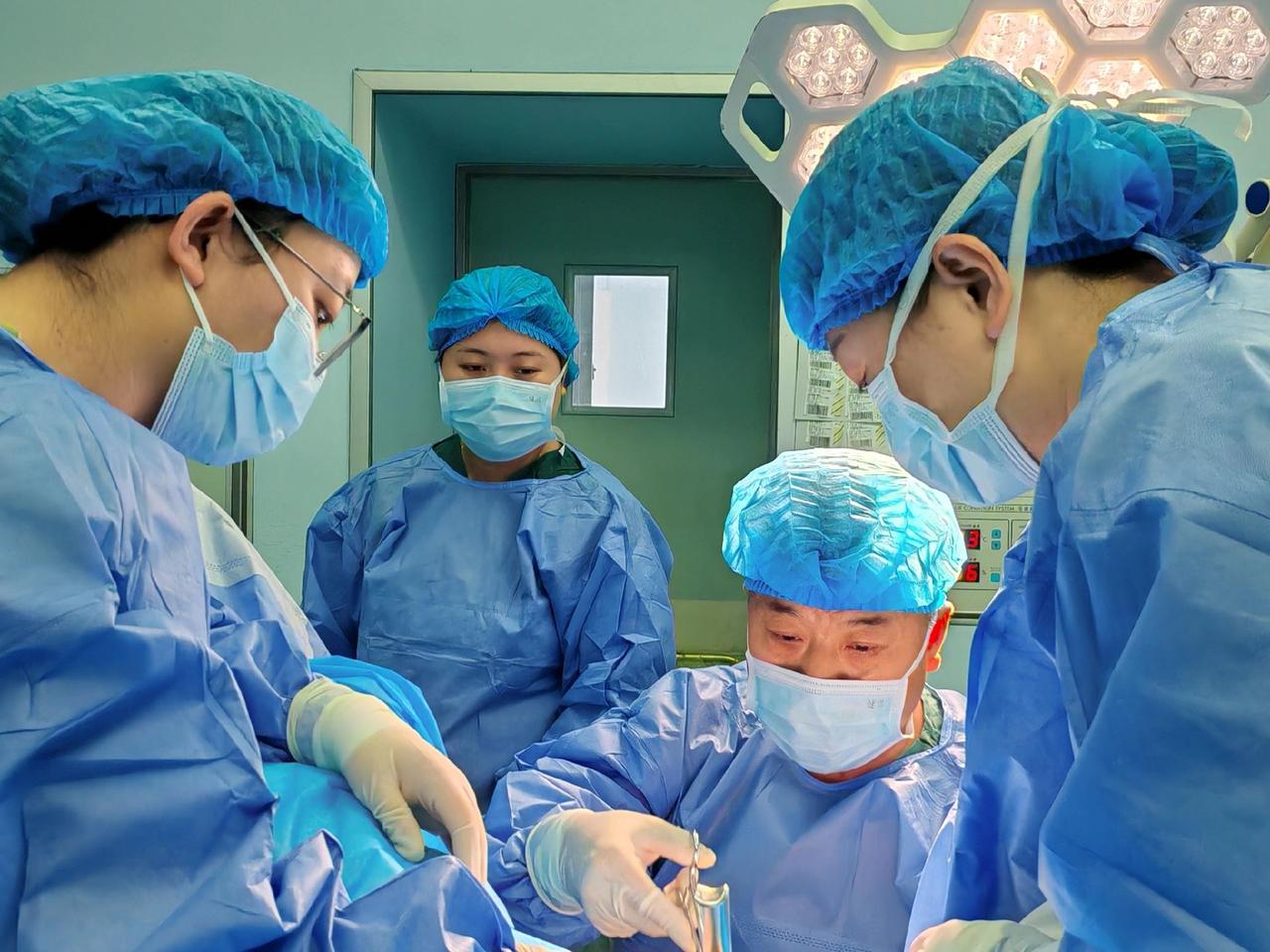 紧急宫颈环扎，凑成“好”字，真好！二胎妈妈，前次分娩女婴。
此次妊娠，24+周，