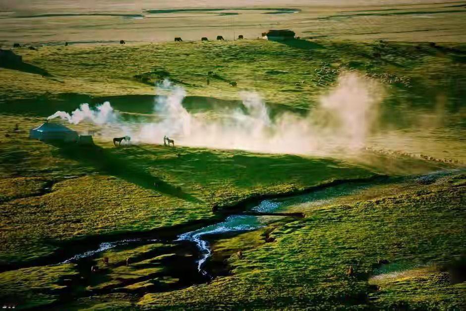 山坡羊·境界之悟
登山求顶，
智成山影，
风蚀雪覆形神定。
地波惊，岁华更，
重