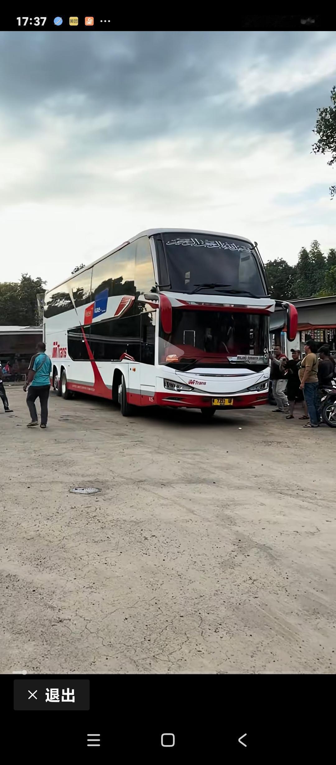 开车上高速，安全车速是多少公里小车110是最安全的，保持这速度车是最稳！