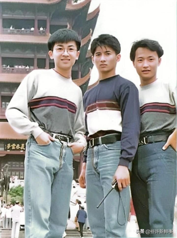 小虎队在黄鹤楼
拍摄于1991年秋季，小虎队第一次来大陆期间