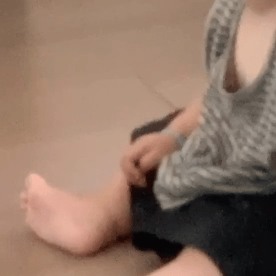 你们以为他在搓手 其实他在学他爹打响指🫰（他爹教什么都学！！！学习了一个月 还