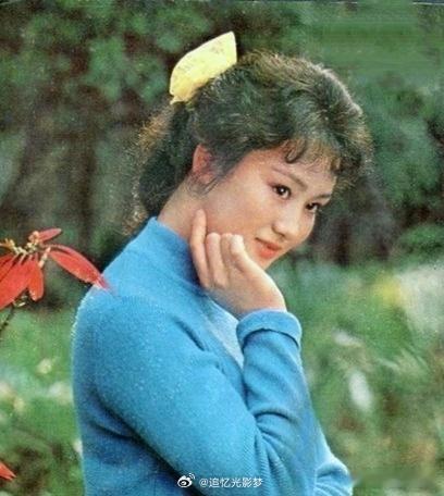 车秀清、刘旭凌，同款打扮啊。 