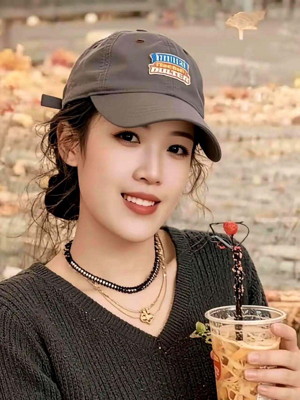 李盈莹这伤，真让人揪心啊。

2025年2月打排超联赛，拦网落地时一脚踩到对方球