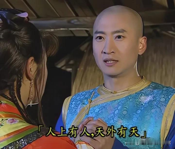 这一刻，尔康也自惭形秽了
在还珠主角团大逃亡的途中，他们发现了箫剑无所不能，能文