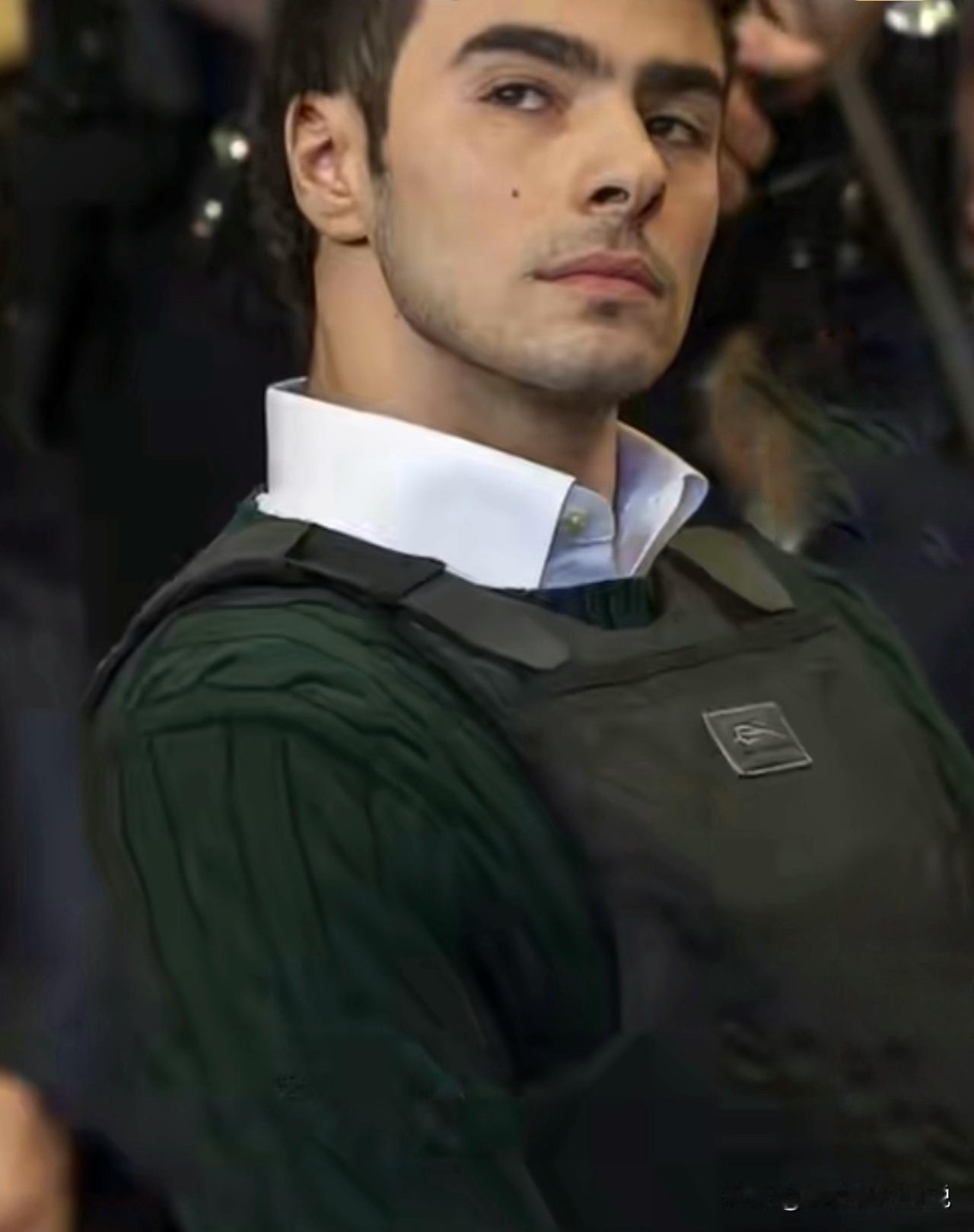 路易吉看来的确很受欢迎，就算在监狱里也过得很滋润。这哥们儿之前曾刺杀了美医保公司