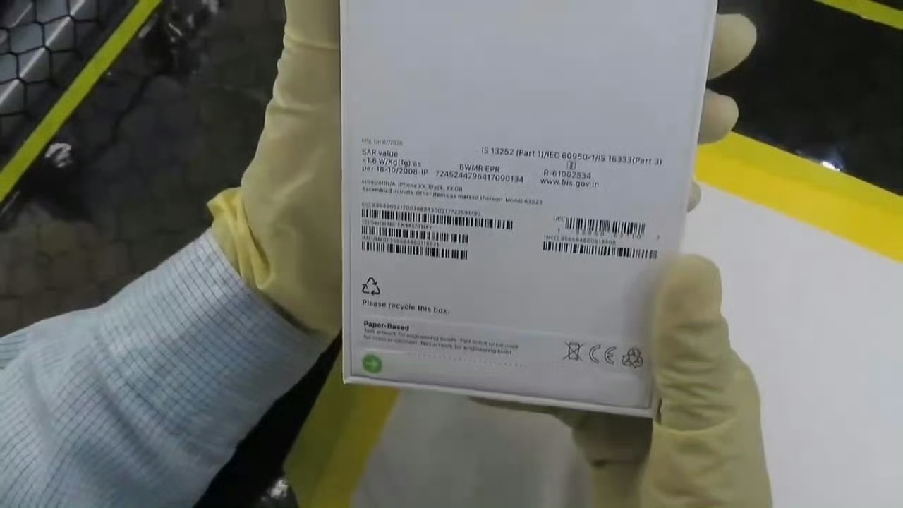 苹果的水管爆了，可以确定的是 iPhone18 标准版的外观好像和 iPhone