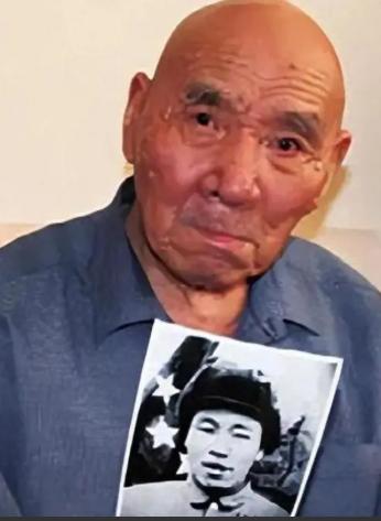 1953年，毛主席见到志愿军“打坦克英雄”苏吊蛋后，觉得这个名字实在不雅，便笑着