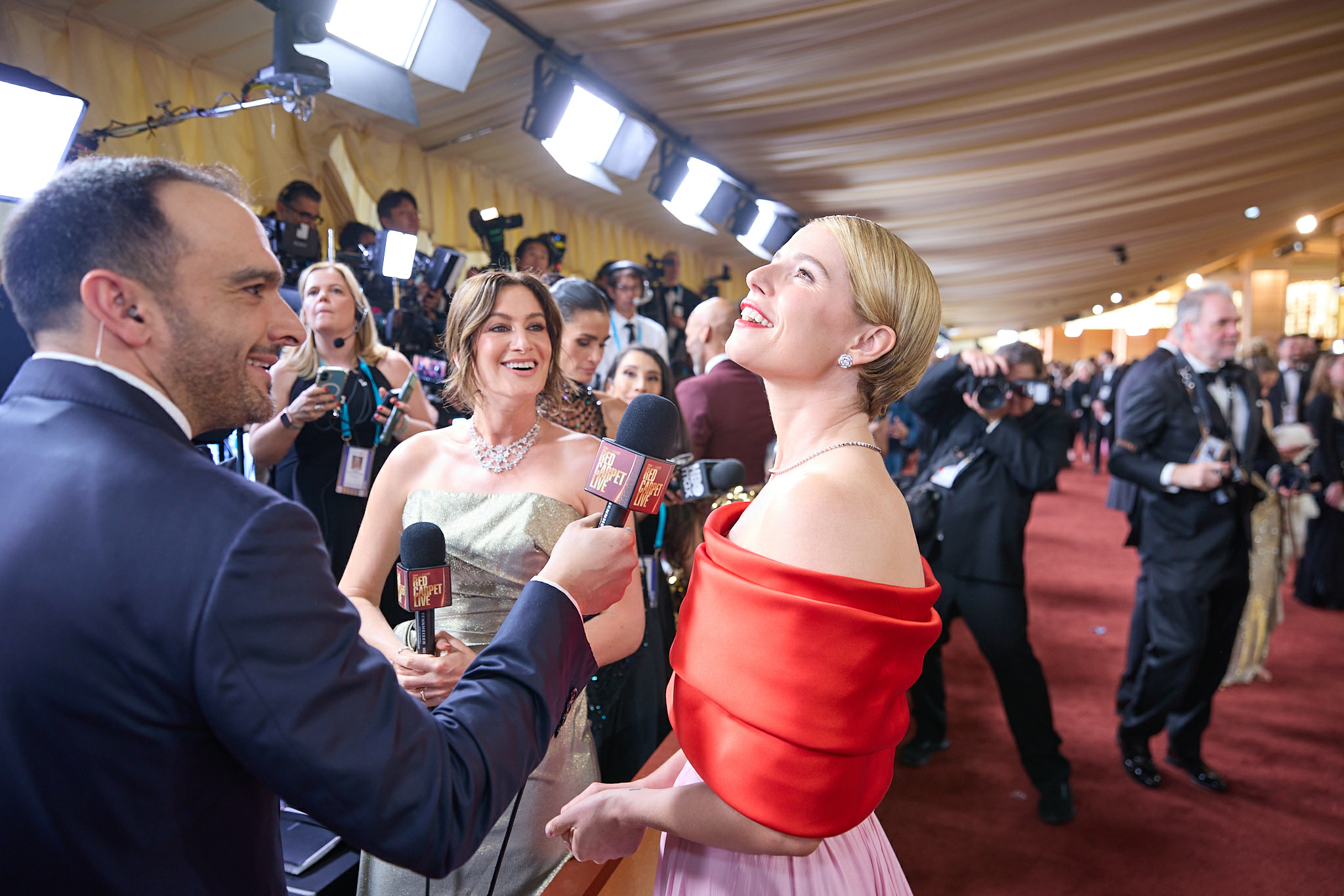 奥斯卡红毯杰西巴克利美美亮相第98届奥斯卡红毯！预祝今晚好运~~