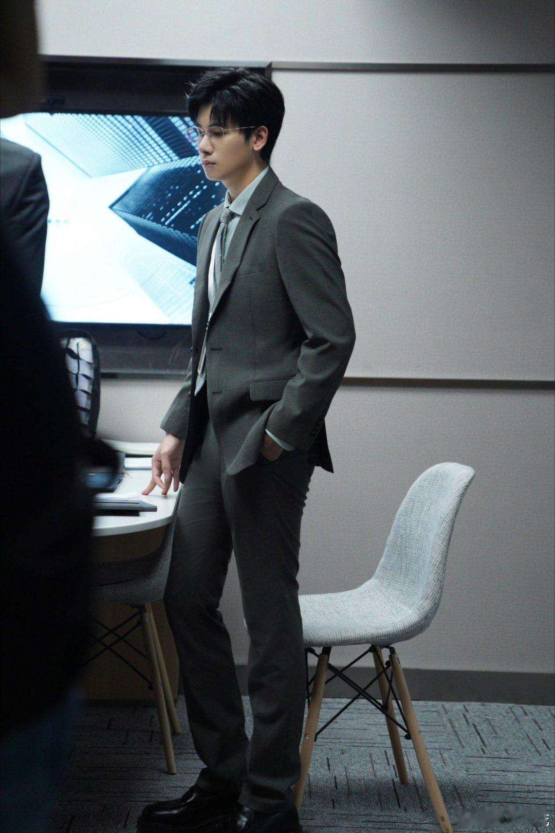 胡先煦比offer更令人心动 江晨的细节关心太戳心！火锅店察觉女主不适，默默记挂