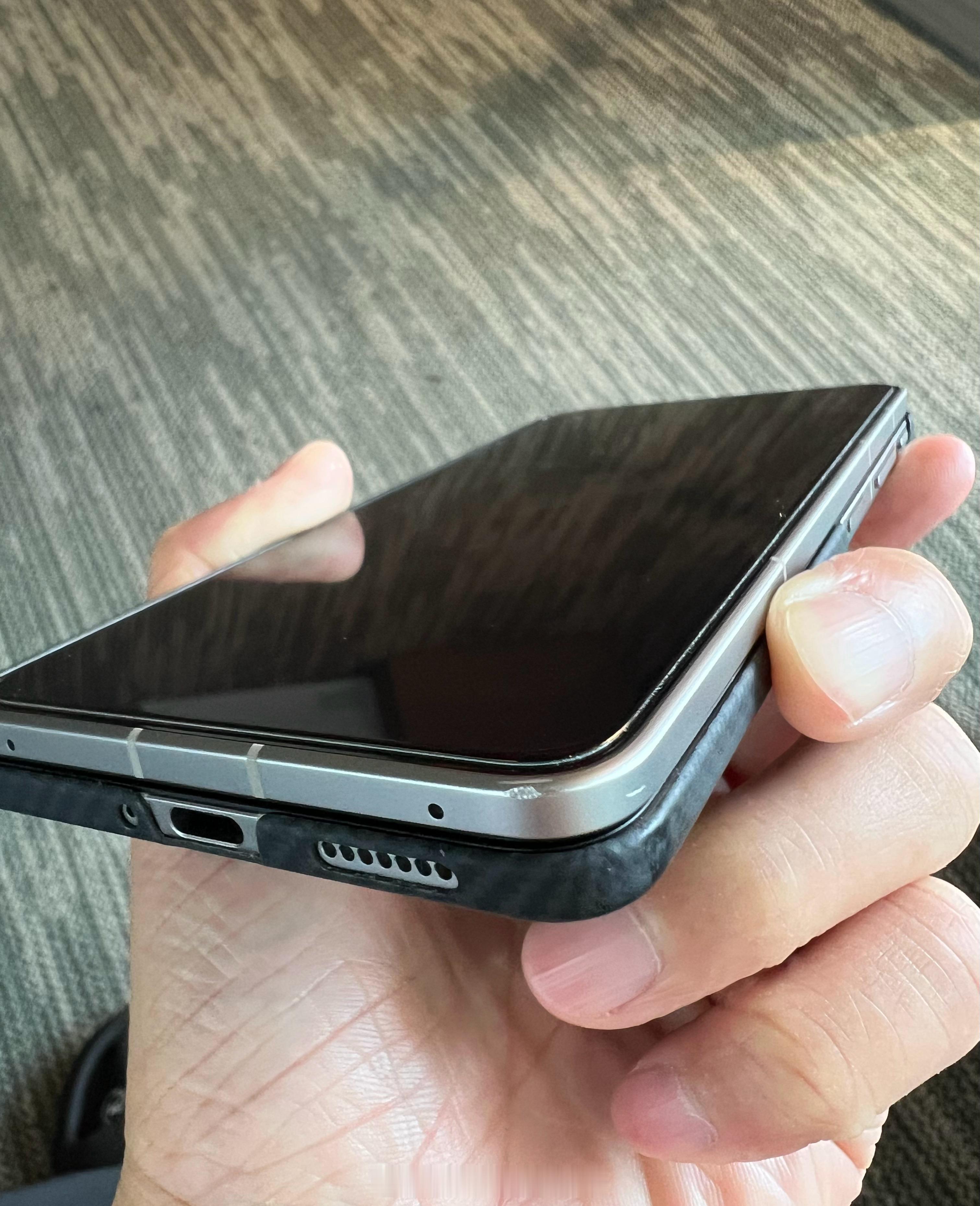 N6前框没套壳，痛失一血！生气～OPPO Find N6