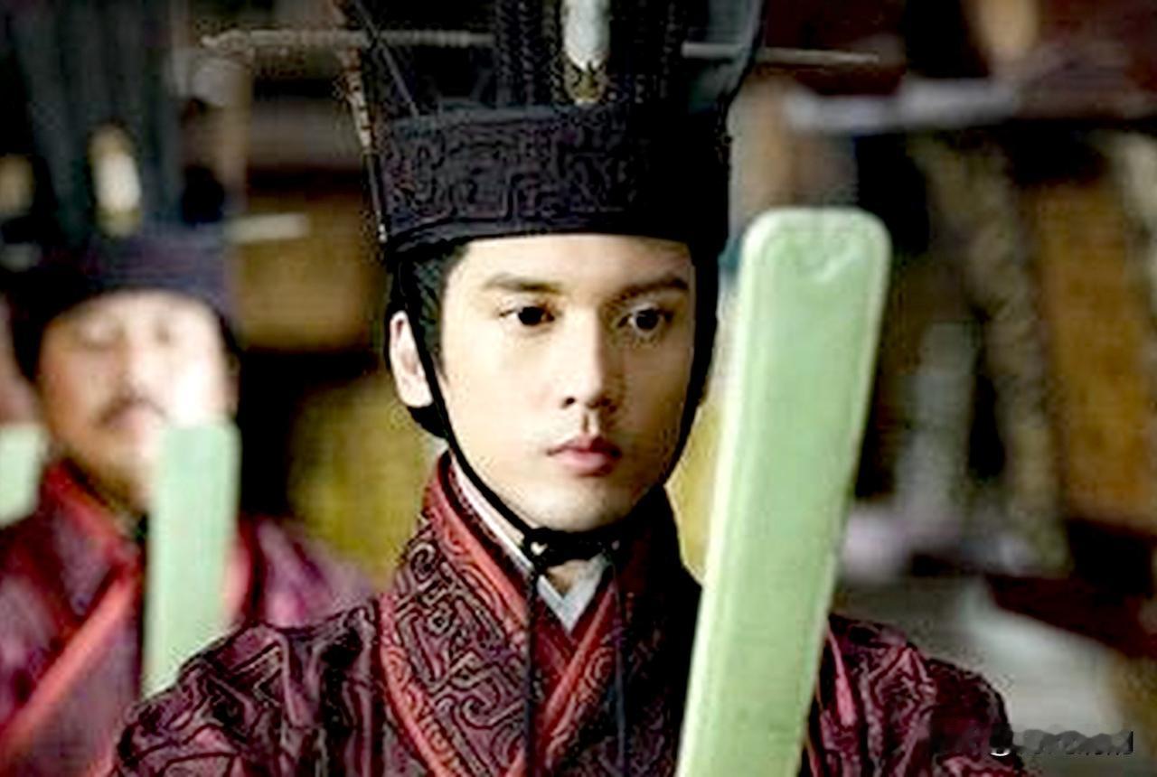 建武十七年（公元41年），皇后郭圣通被废。理由是"怀执怨怼，数违教令"。母废子废