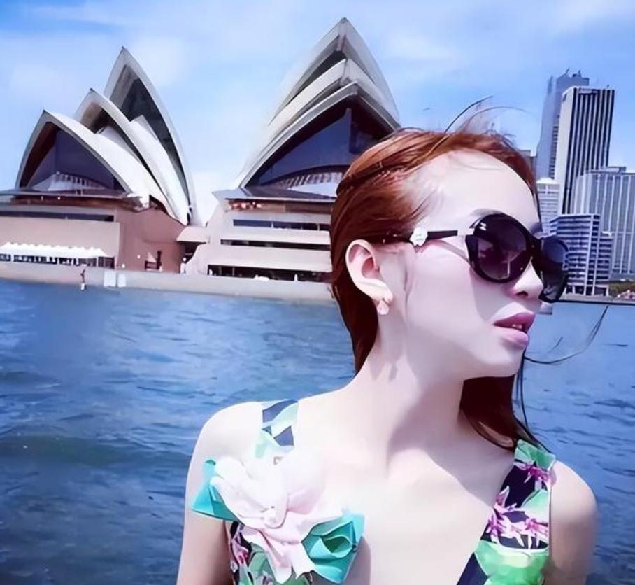 洋洋高锐～泳装·好美◎来到……海外来到天涯才……懂了什么是女人的美丽◎尤其是在金