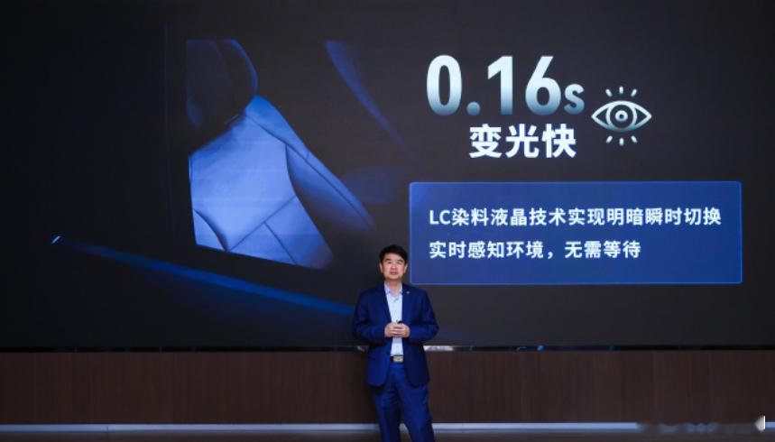 现在汽车上的花样越来越多了。保时捷车身条纹可以改变颜色：利用电子纸或顺磁涂层的薄