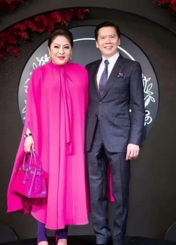 向太发向佐向佑儿时视频 继向华强表态和夫人向太决定将遗产全部交给大儿媳妇郭碧婷后