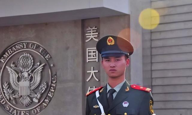 美国驻别国的使馆，都是美军持枪保护，为何在中国却不一样？

美国在全球多数国家的