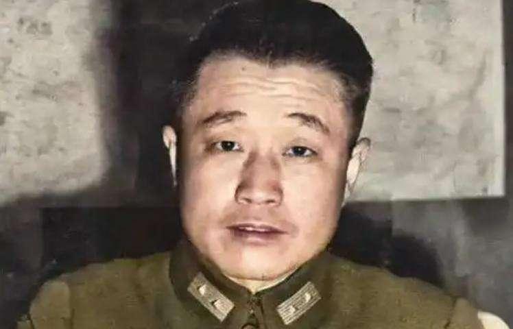1948年，卫立煌乘坐飞机来到了葫芦岛，见面之后，杜聿明询问道：“我不是让你一人