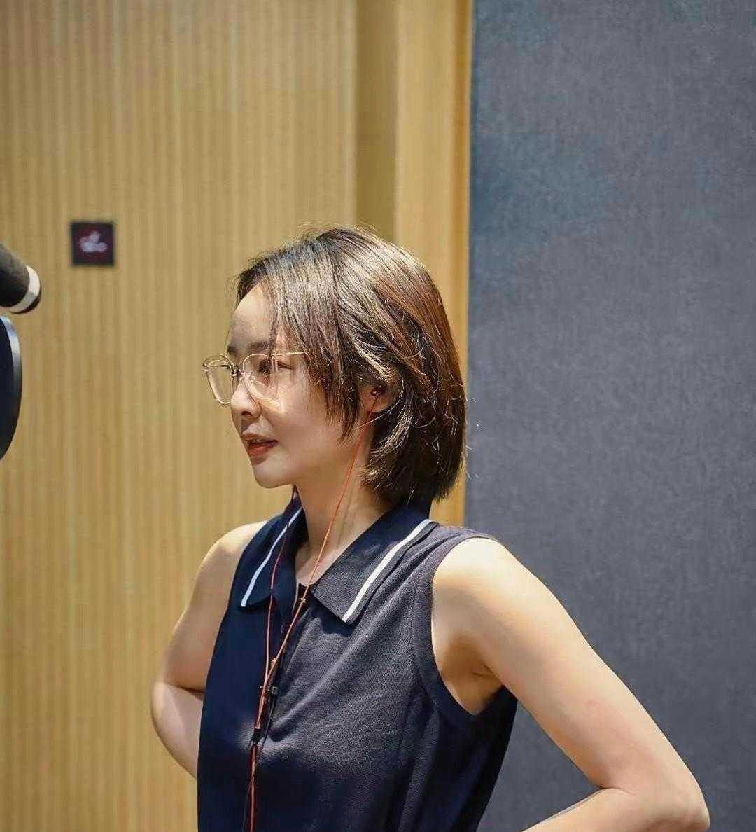 电视上看着一般般，见了真人才发现，她老美了， 人还随和！