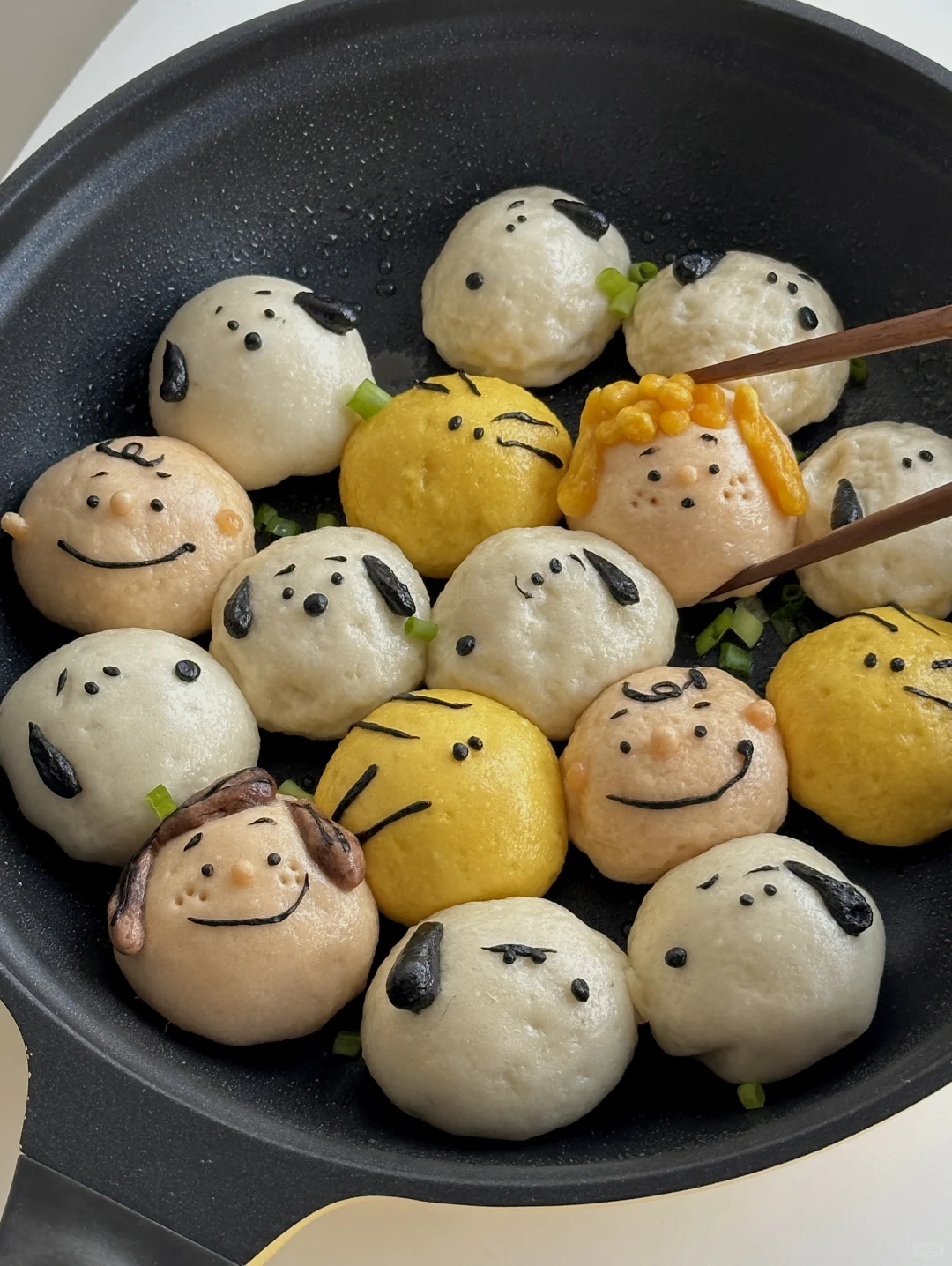 (• ’’ (●) 史努比拇指生煎包