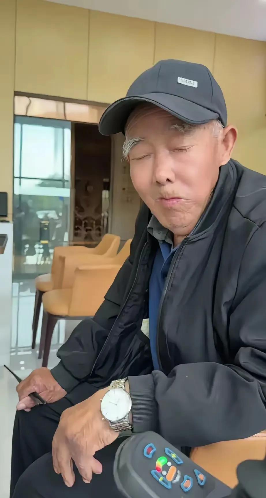 说实话，喜梅的爷爷快90岁了，为了自己的宝贝孙女喜梅的幸福，不惜大老远坐十几个小