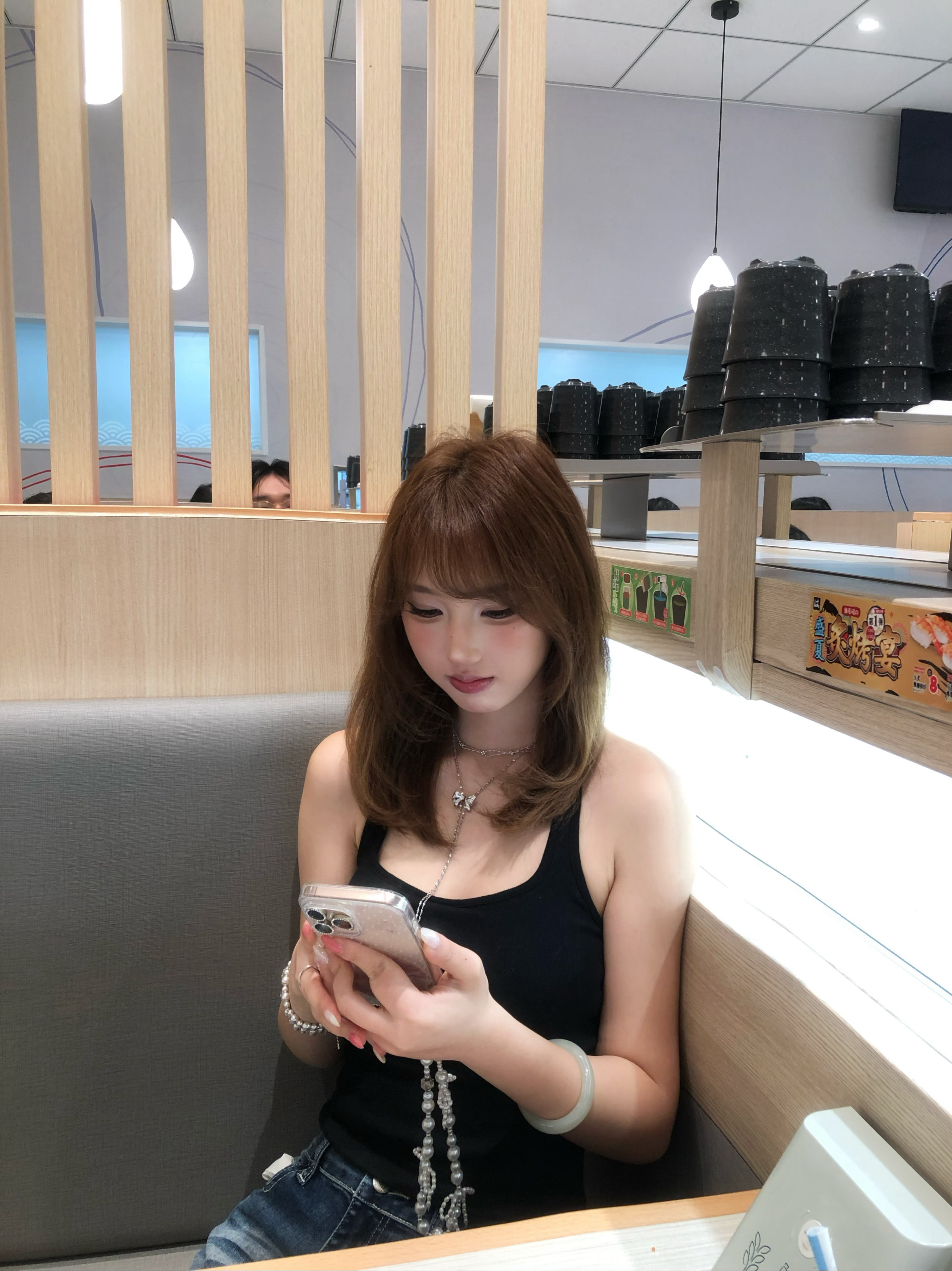 我衣柜的衣服真的将会迎来大洗礼 我现在好帅呀！！！！！我要去韩国买特别的帅帅的阿
