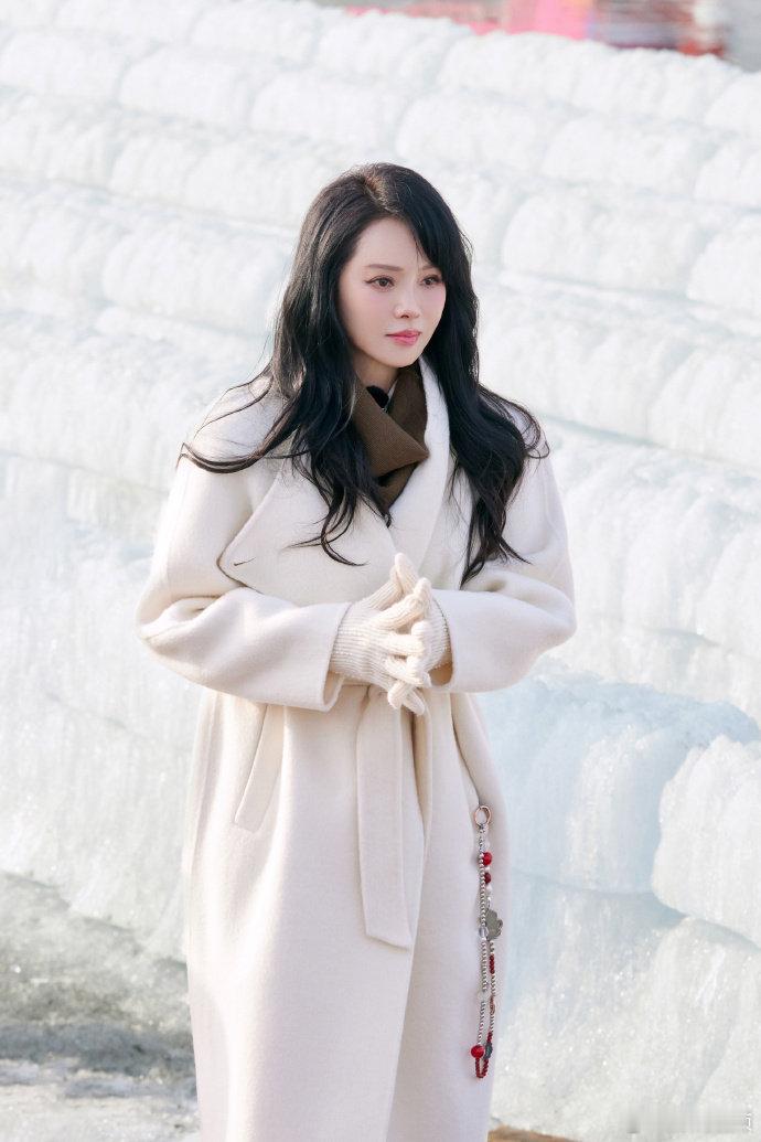 秦昊送了伊能静人生第一条秋裤谁能想到精致浪漫的伊能静，这辈子第一条秋裤来自老公秦