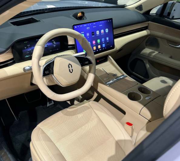 成本飙升吞噬利润，赛力斯 上半年由盈转亏。赛力斯预计2026年上半年净亏损15亿