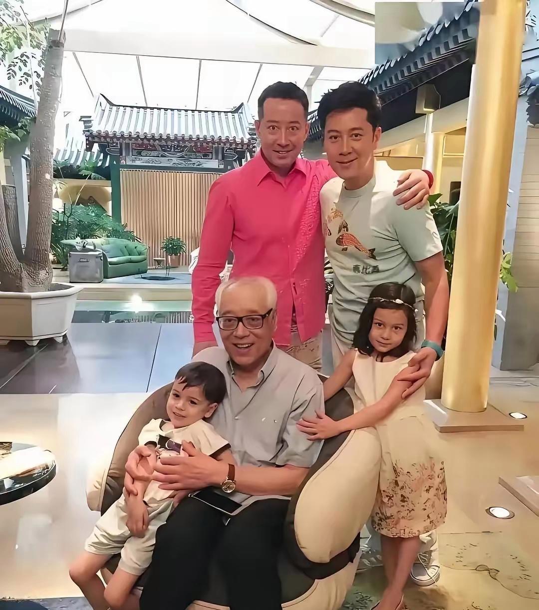 蔡国庆给亲弟弟发了20年工资，一个月2万，总共480万，就干一件事，在家看着爹妈