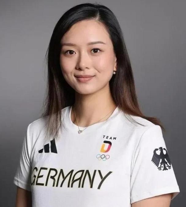 WTT大满贯最美女选手？万远登场，目光全部被她吸引！
 
一场乒乓球比赛，大家会