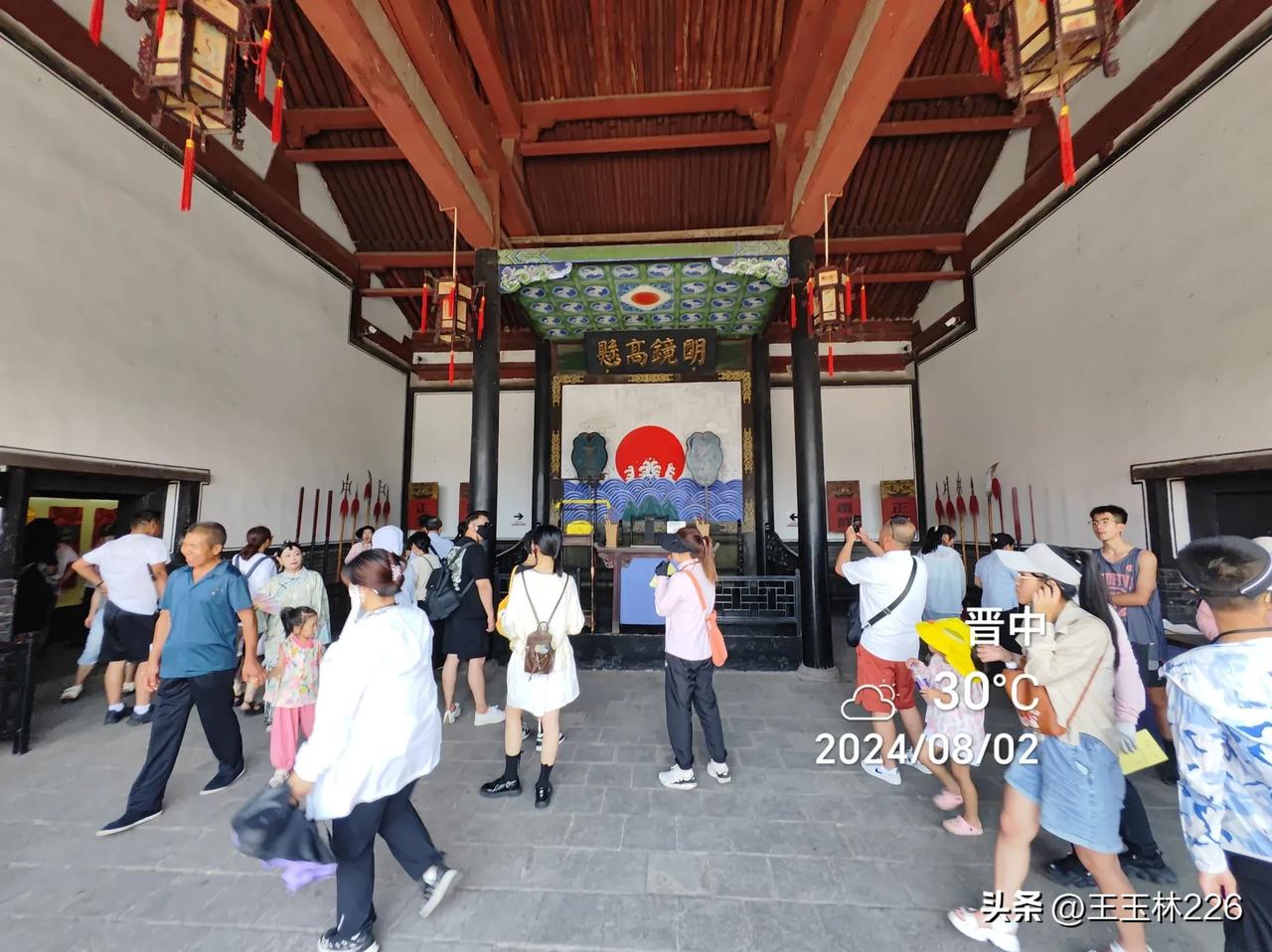 #上联：一瓶二锅头，求下联#
请赐教下联？
#妙笔生花创作挑战# 
下联：四两五