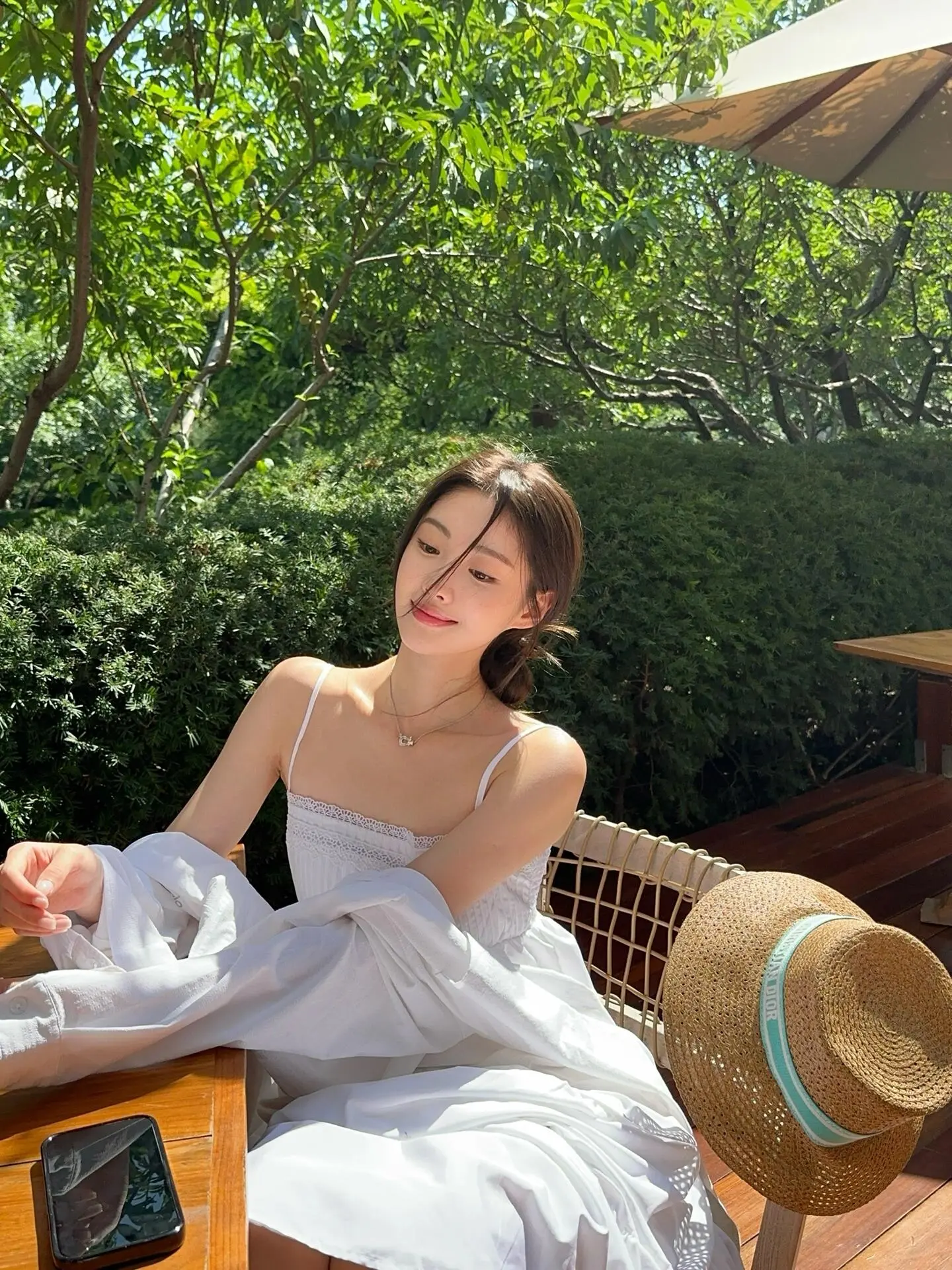 “多挣钱，少生气，现实生活一场戏，玩的都是人民币。在这个看钱看脸的时代...