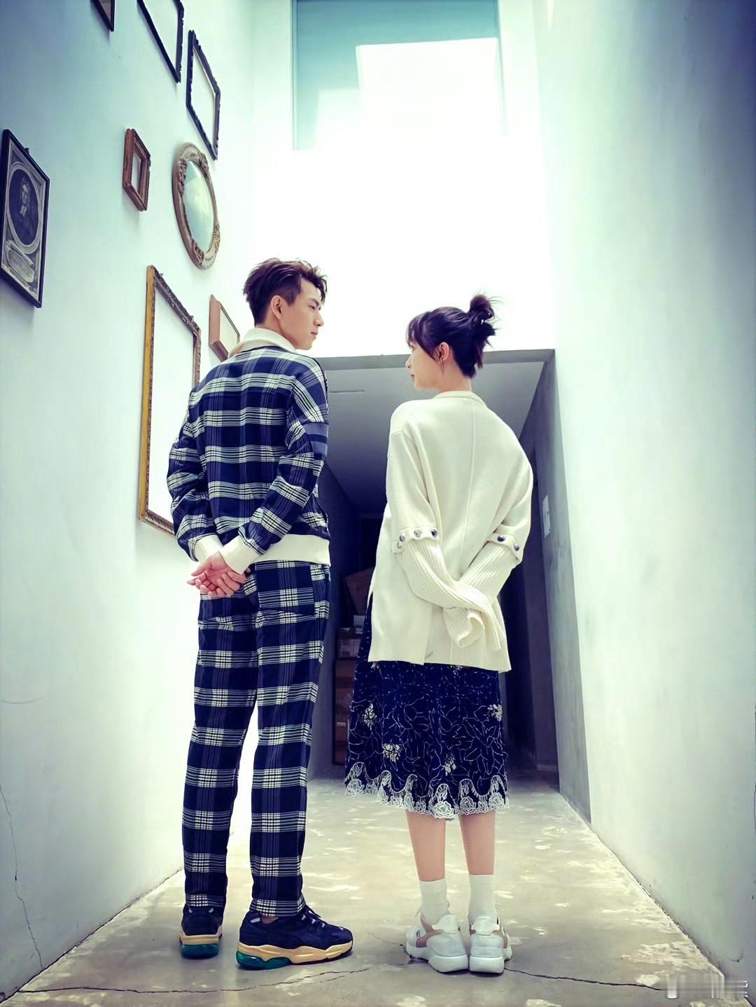 杨紫[超话]杨紫转发合照为李现庆生呜呜呜呜这样的友谊好让人羡慕！ ​​​