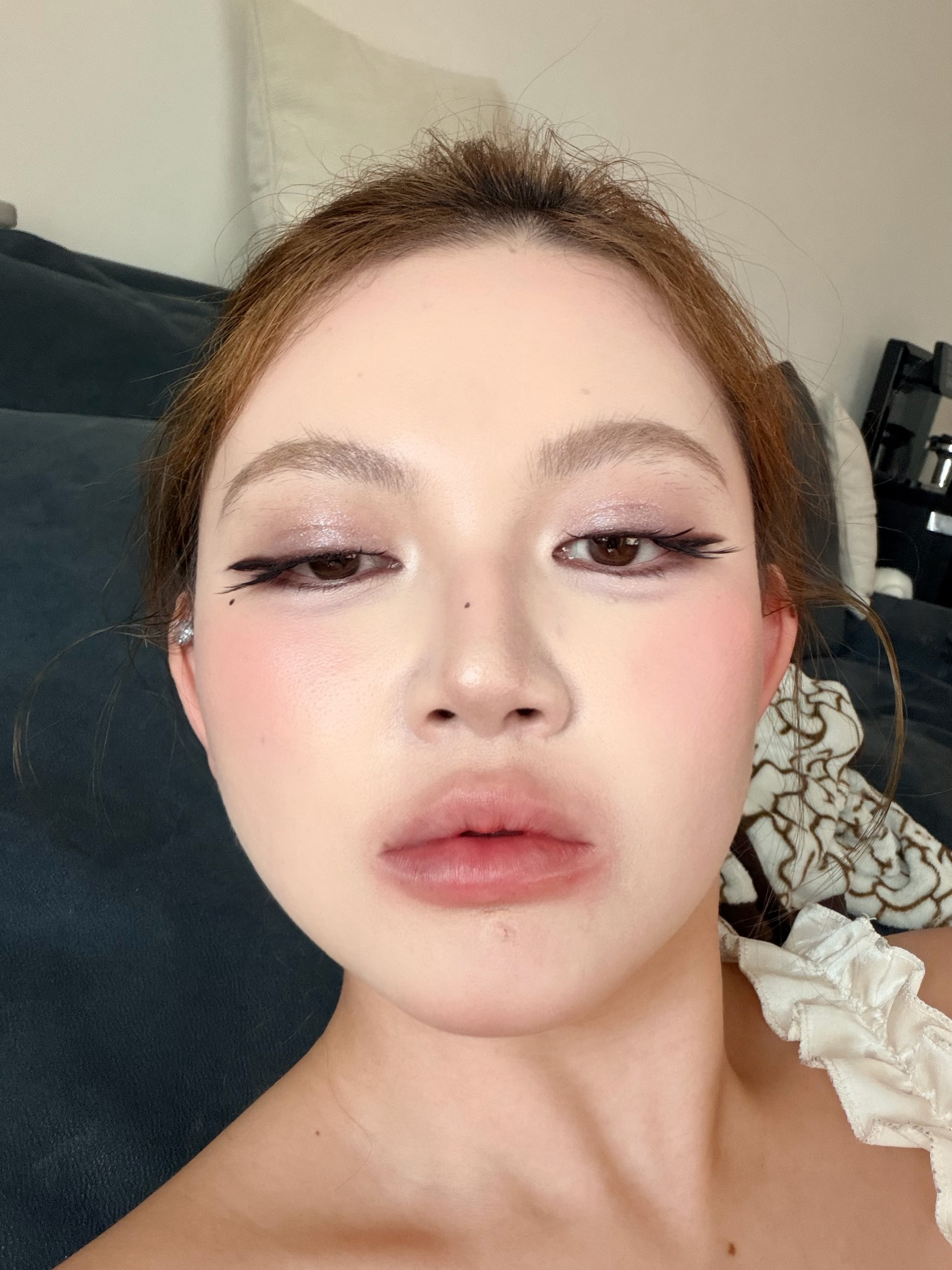 下班了闺蜜 嘴都播肿明天再播个衣服我就要去小韩休假了！！（其实也要拍好多视频来着