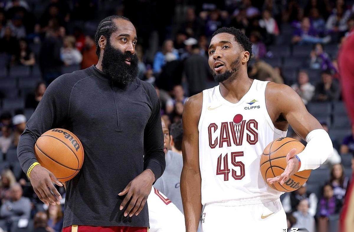 詹姆斯哈登的生涯，是一部倒着放的电影。
离故事的开头越近，他离总冠军就越近。
他