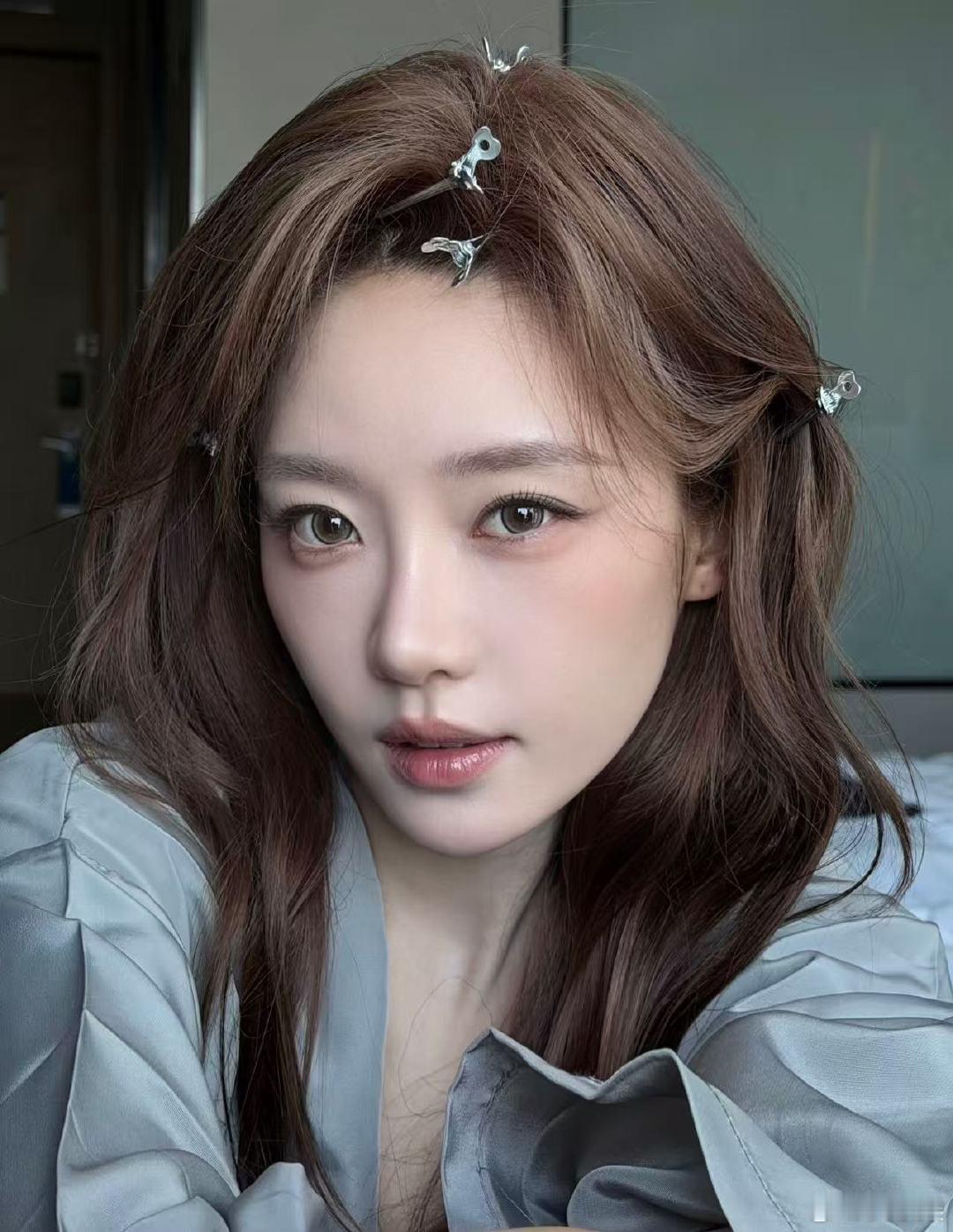 张月 三公妆造 妆造精致又贴合舞台，搭配舞美一定格外吸睛。 