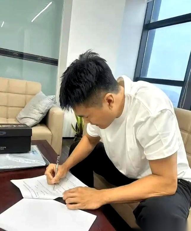4万块钱！就因为想提前把车贷还清，直接被银行生生划走了大半年的工资。
你以为提前