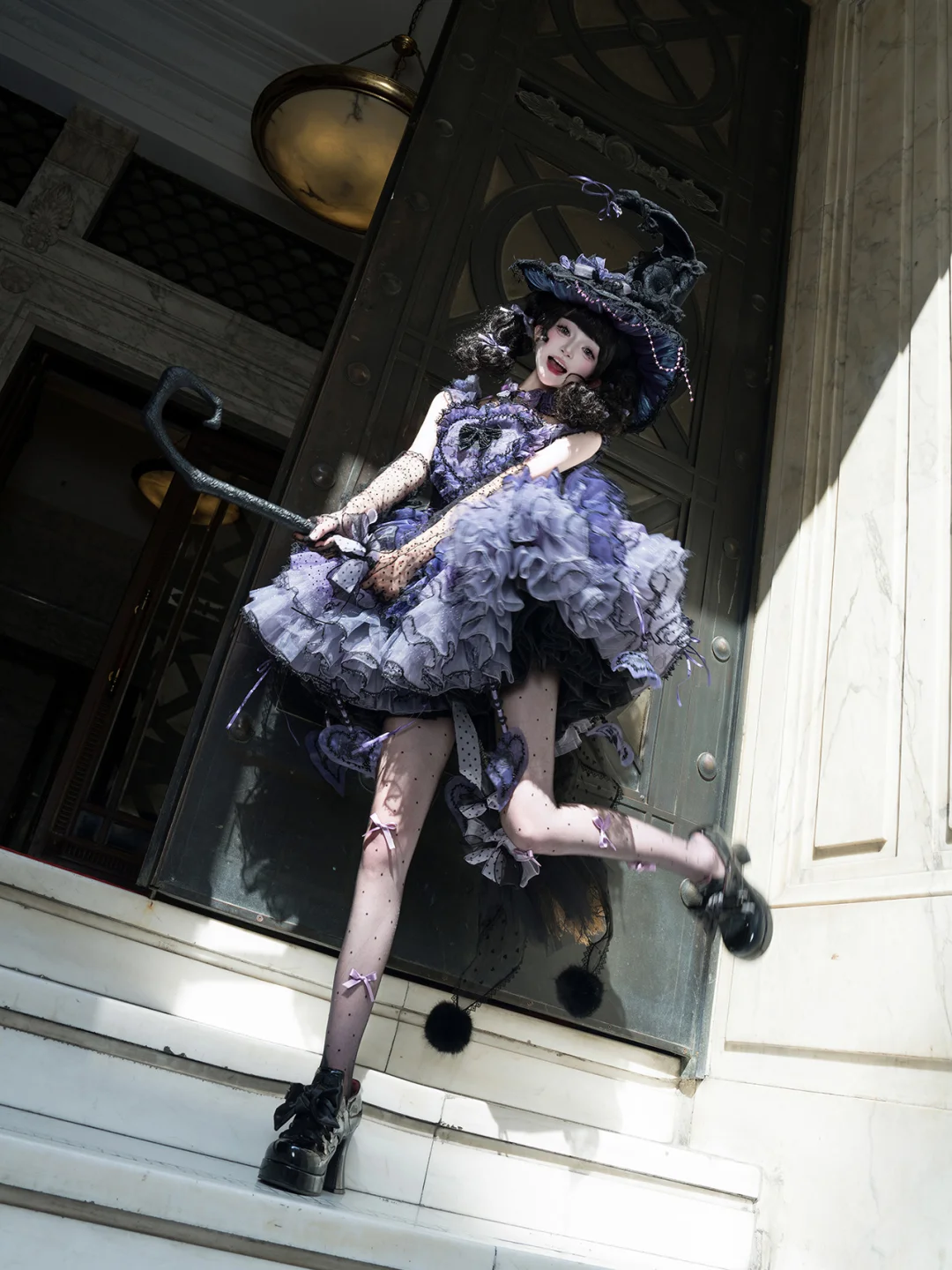 “出门逛街遇到了可爱的小魔女”