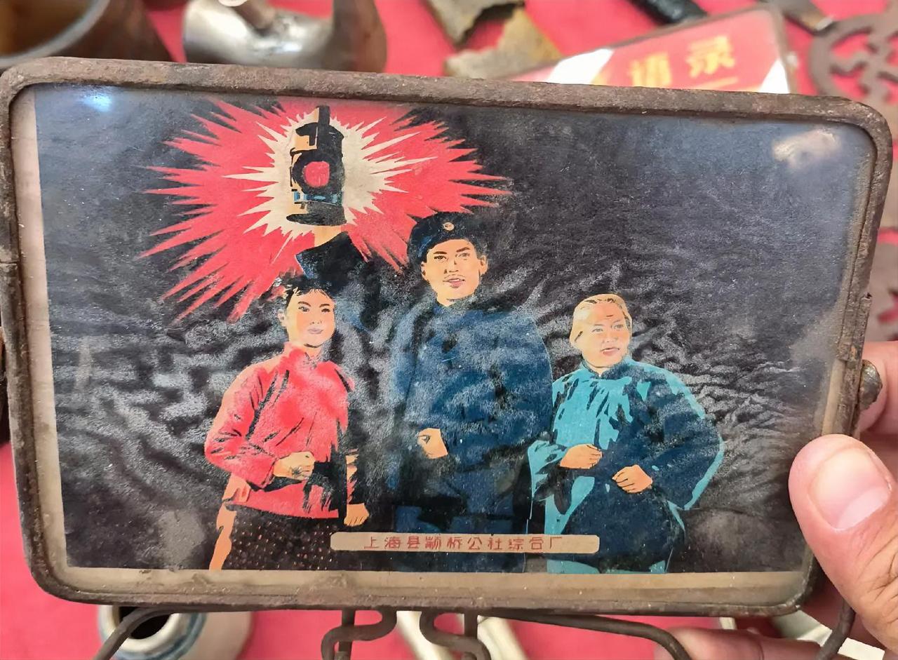 致：收藏人
作者：李继育
 
       世间有一群奔走于烟火市井与乡野集市的