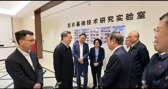 为啥在会前新闻联播单独给了一集华为与任老呢