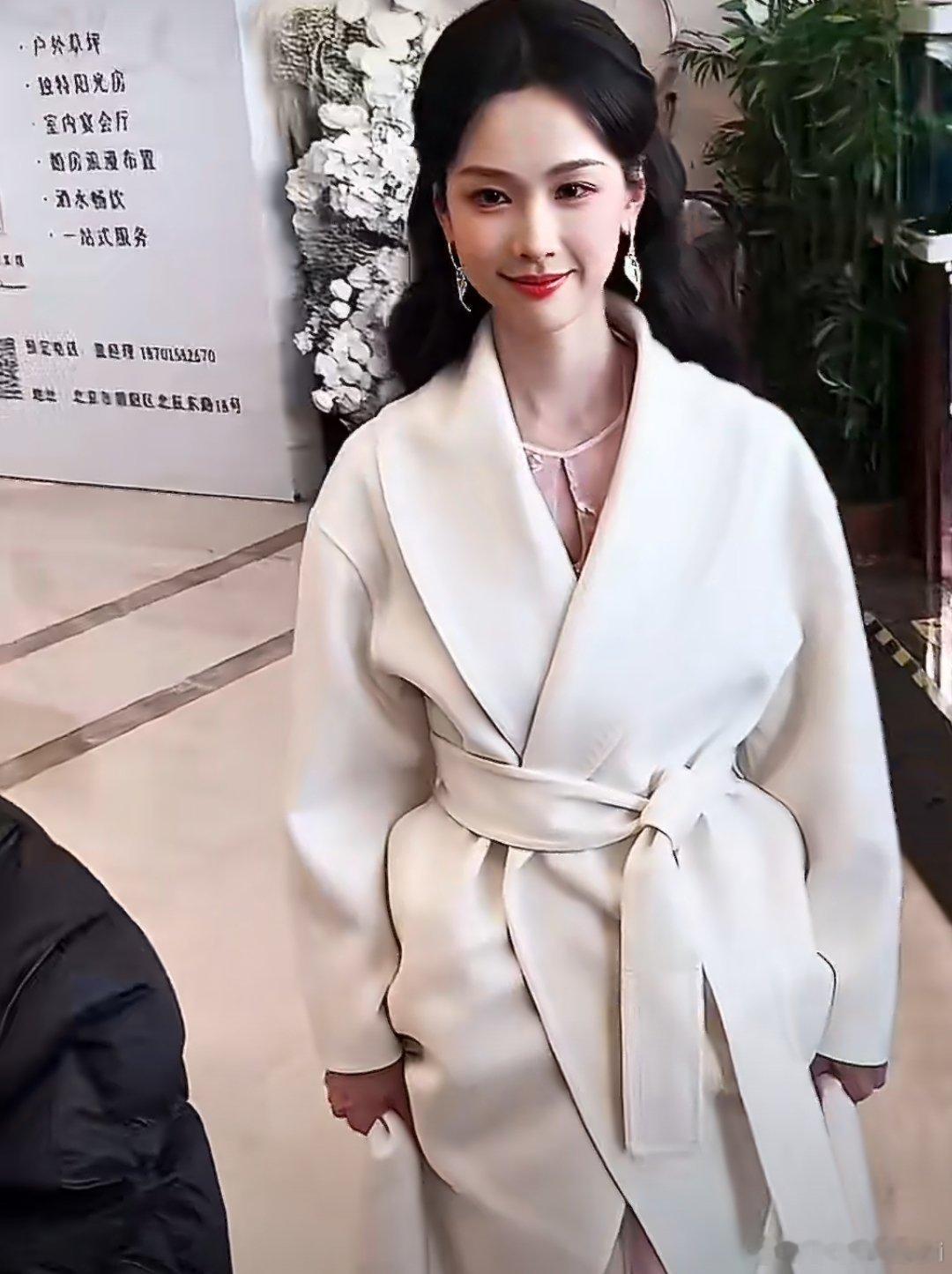 陈都灵百花迎春上班路透，温柔甜美的小公主！！