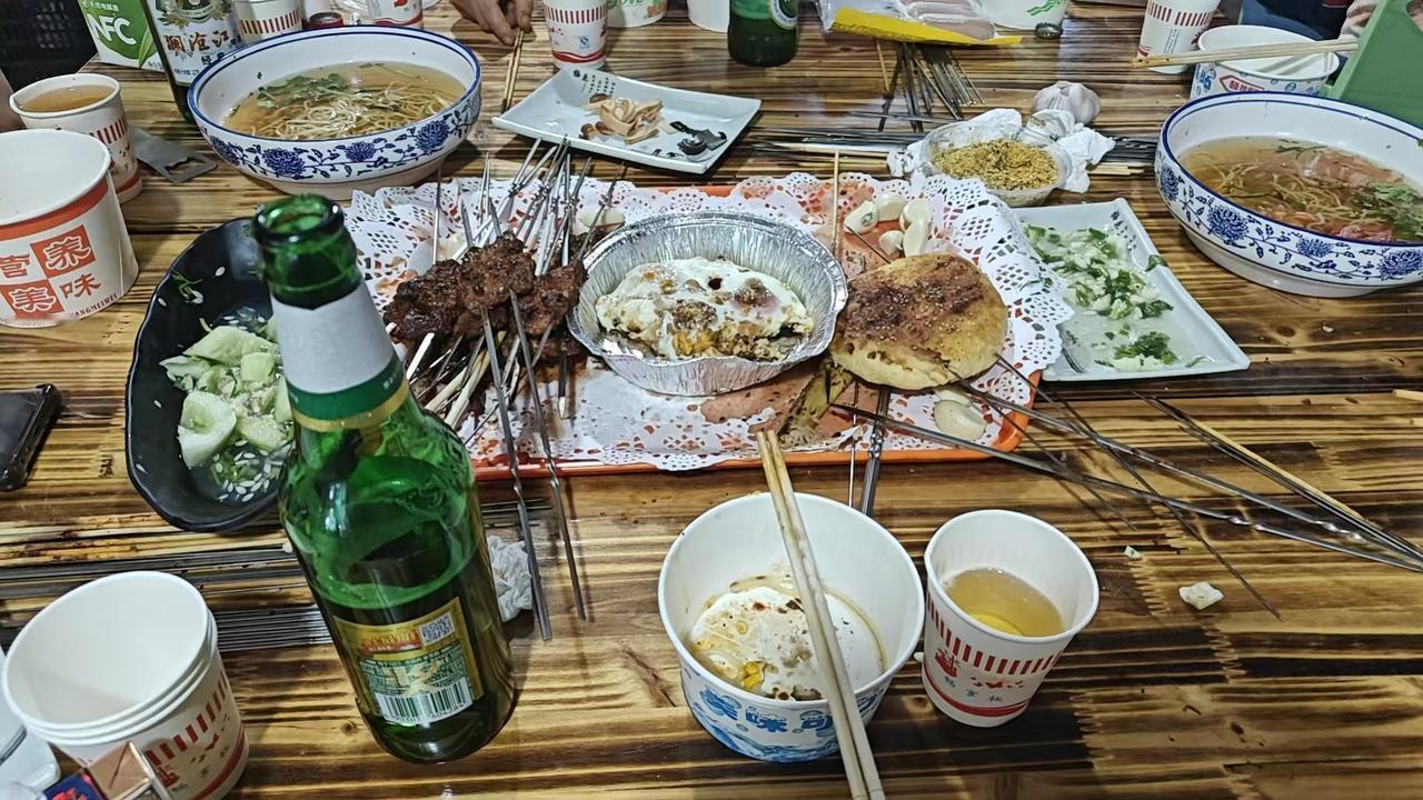 与佳木斯女孩小敏接触这么多回，我还真的没有听她讲过，每年版纳猫冬老人稀少淡季的时