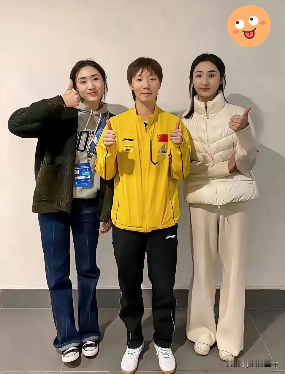 王曼昱与闺蜜同框太吸睛！

闺蜜颜值身材不输明星
    她腼腆笑成小男生

赛