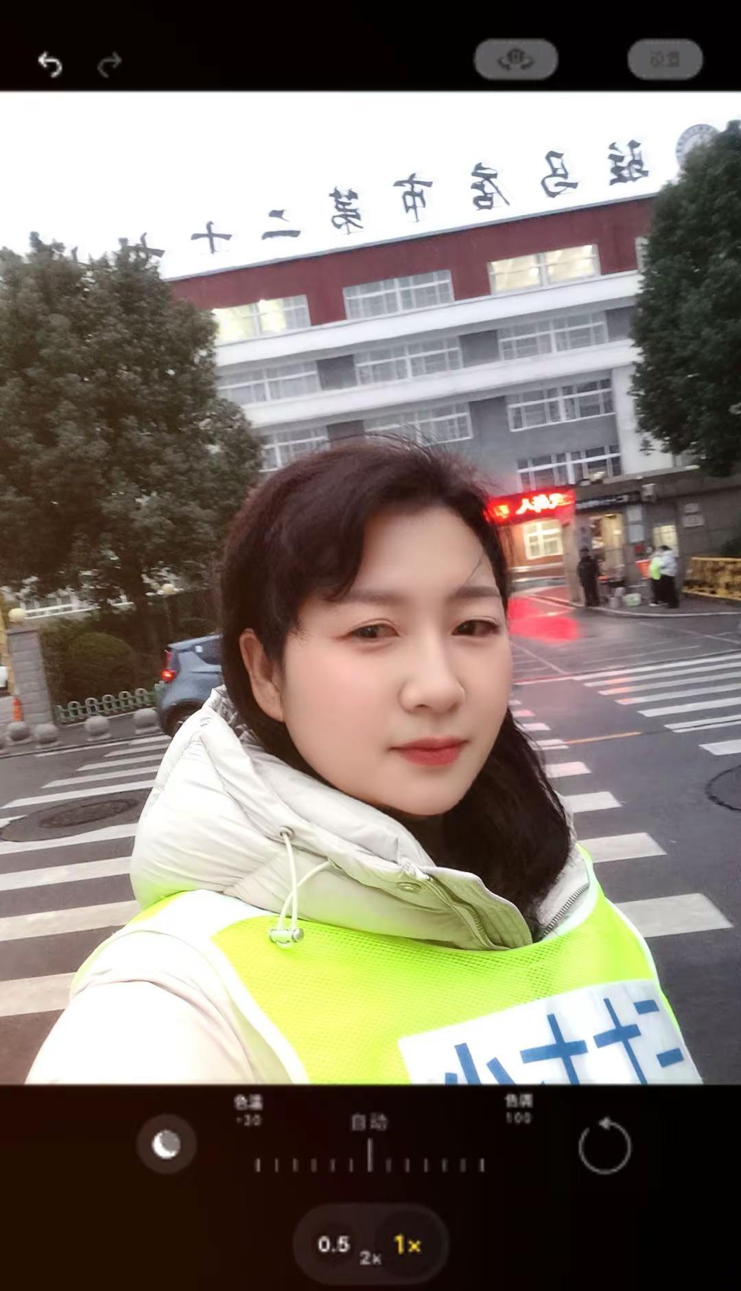 无畏晨昏，无畏寒暑。护送使命，从未打消。