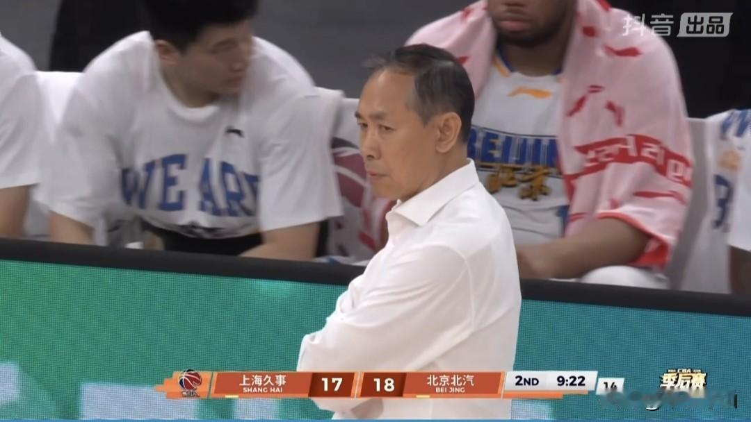 CBA季后赛半决赛G2上半场结束上海42-42战平北汽。
   5月17日晚，C