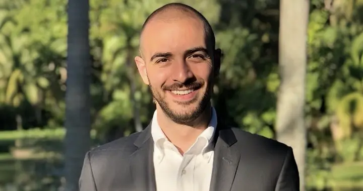 耶鲁学霸用Claude干翻了百人律师团队，重构法律执业模式