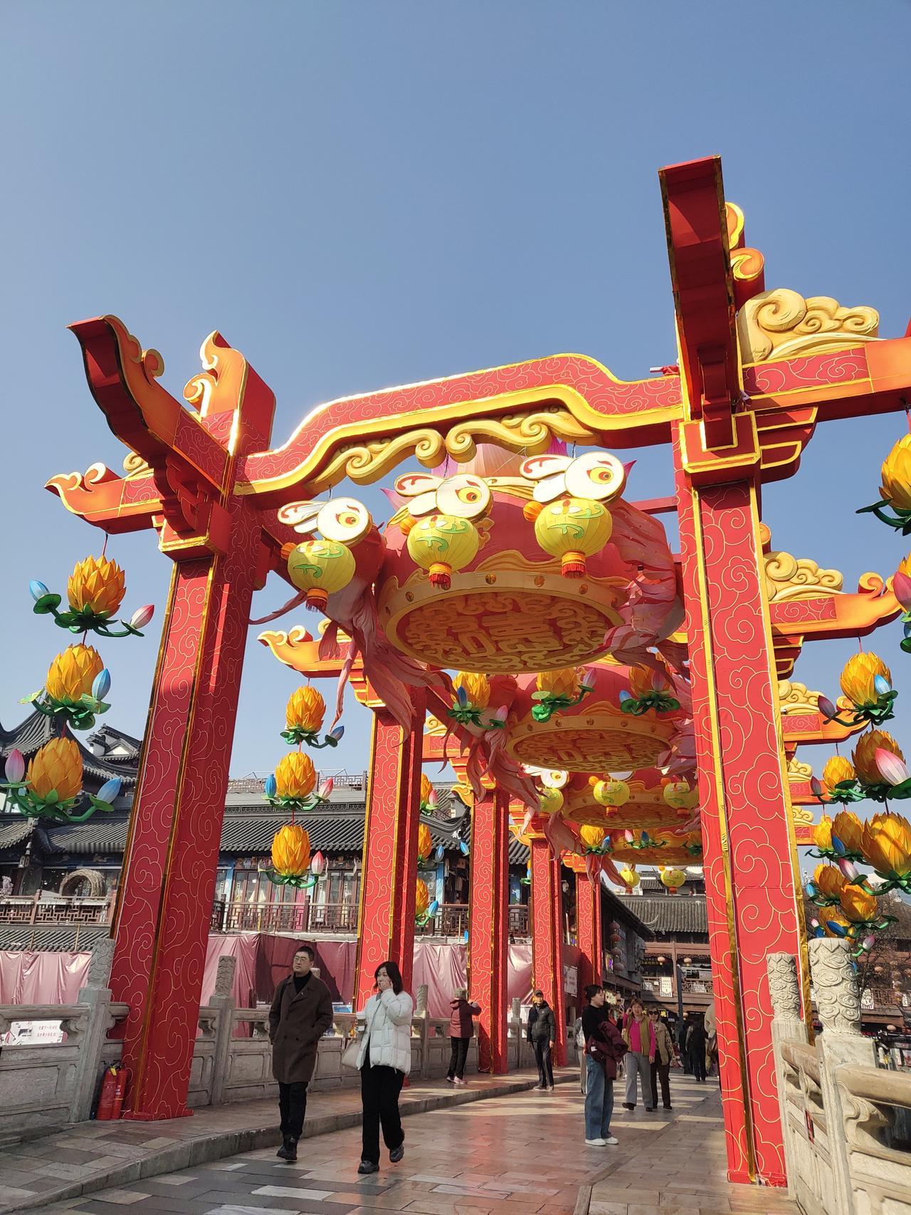 从白鹭洲公园出来，就转进了三七八巷，这条巷子进去了，要是还能空着手空着肚子出来，