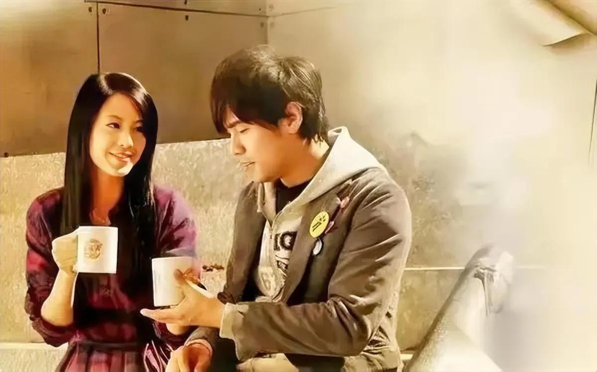优乐美女孩离婚了！

九年婚姻竟因一人带娃？

“分手快乐，单身快乐”，江语晨这