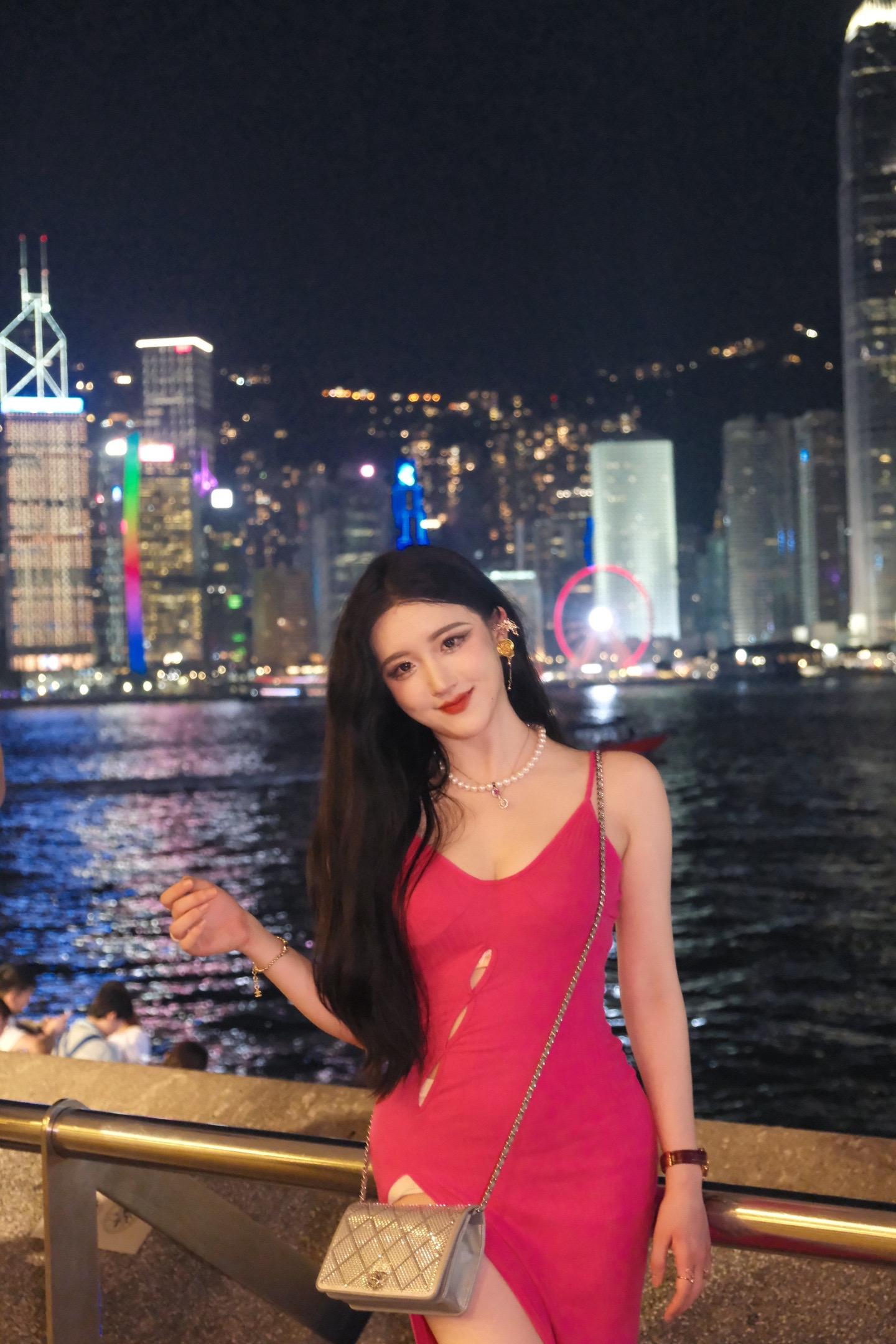 幸好她眼里满是野心和欲望 而不是泪水。香港