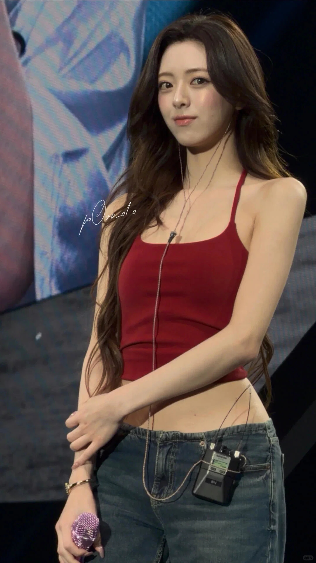 有一些非现实的ITZY YUNA手机照 