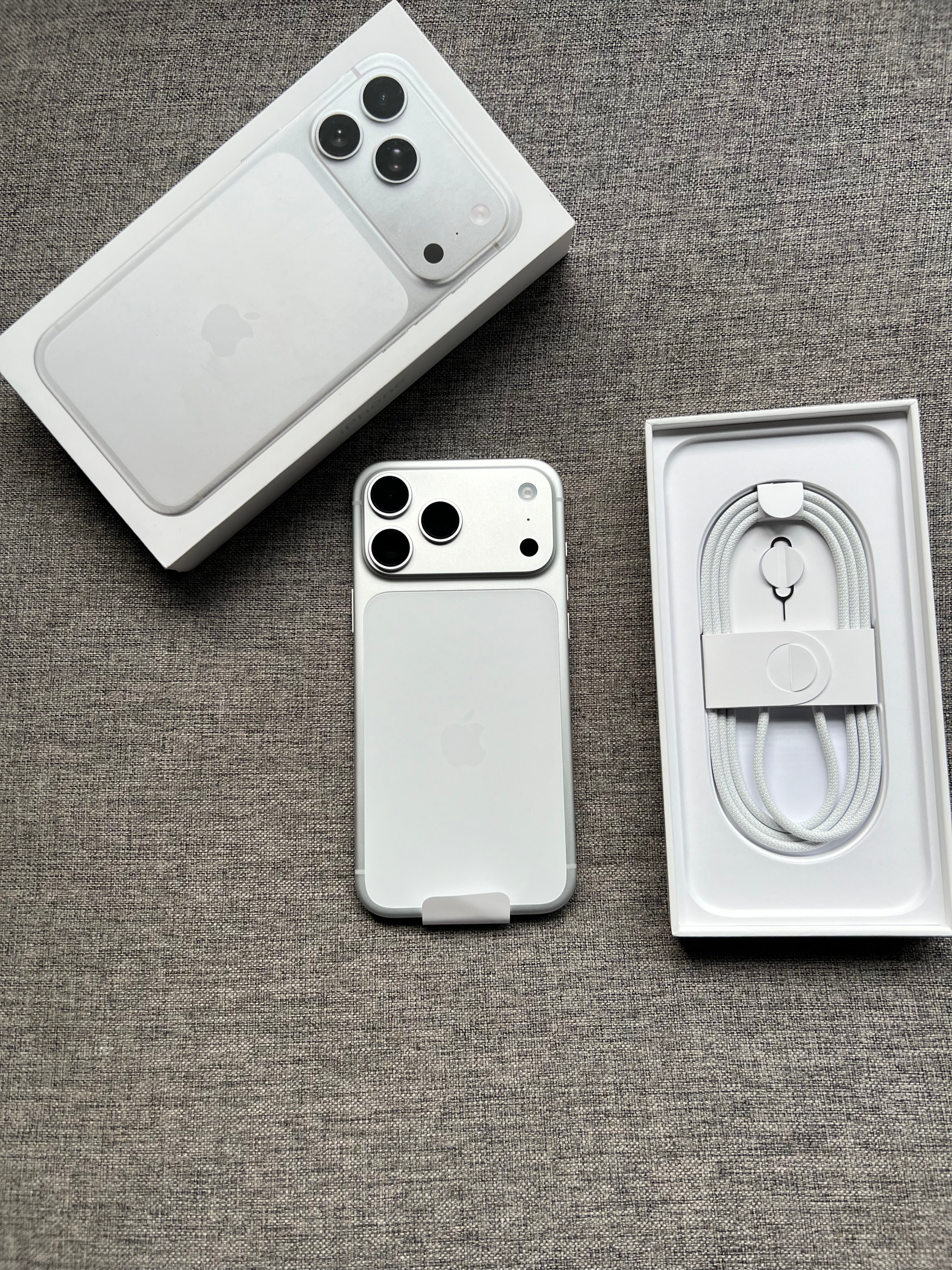 昨天激活，iPhone17 Pro Max 256G 银色，三星G9N屏幕，仅激